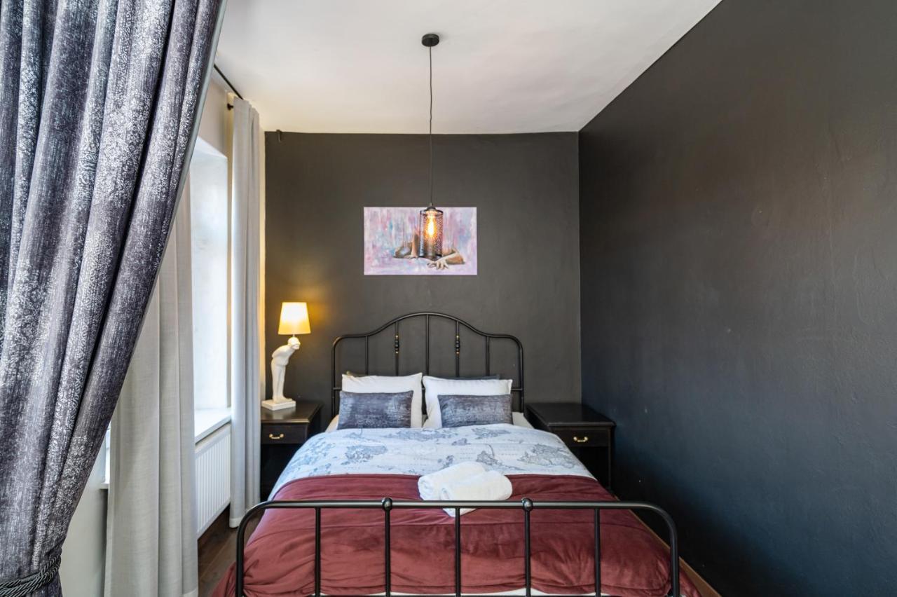 Retro Studio Old Town Apartment By Hostlovers Каунас Екстериор снимка